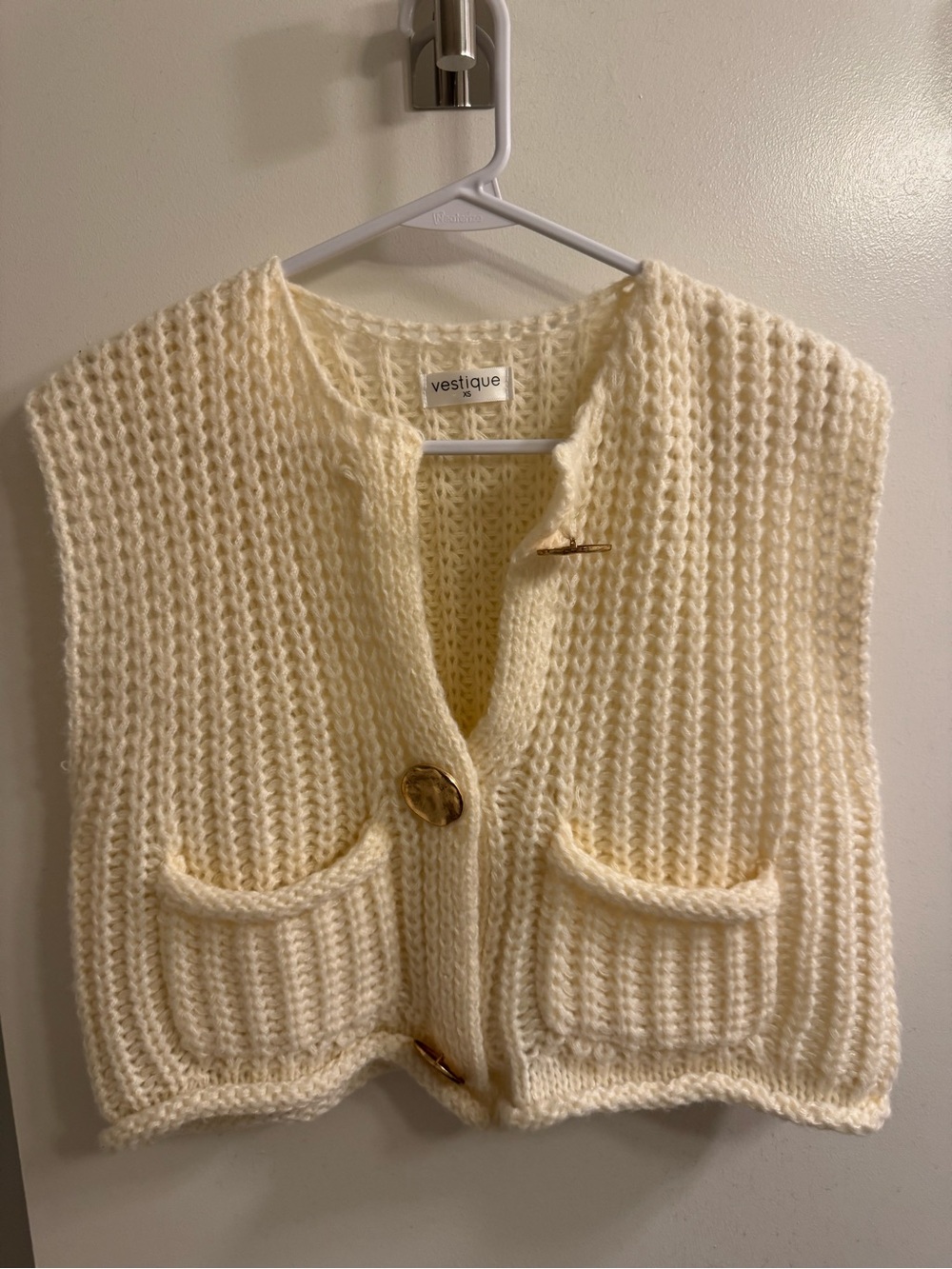 vestique Cream Chunky Knit Cropped Cardigan Vest - Picture 1 of 2